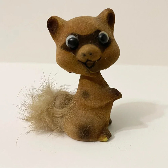 Vtg Small Flocked Raccoon Nodder Fury Tail Bobble Head 3 Inch Hong Kong Flaws - Picture 12 of 16